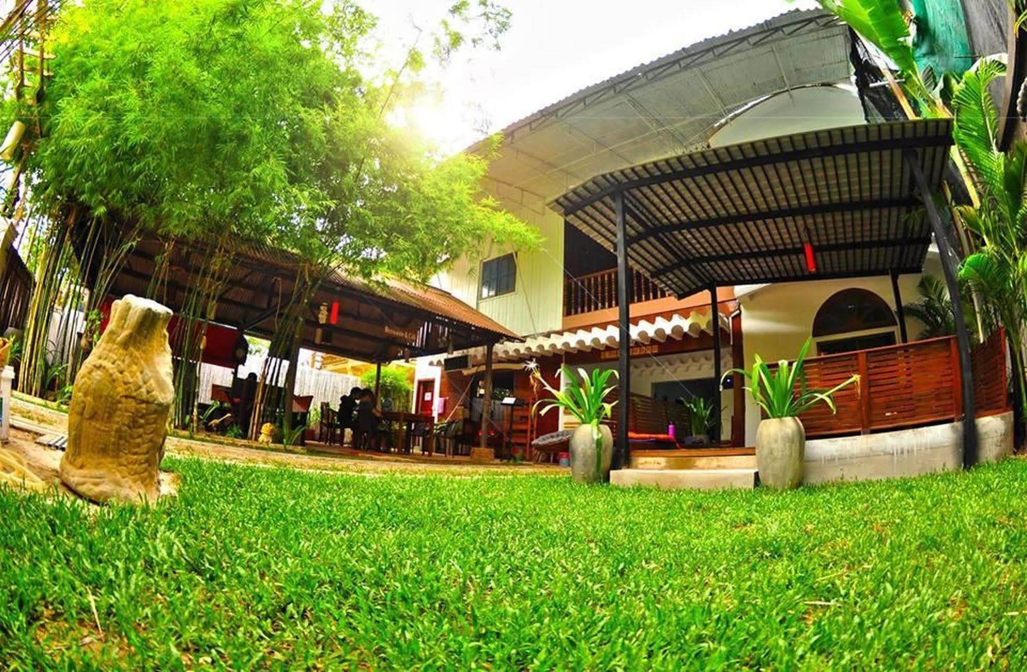 The City Premium Guesthouse Siem Reap Extérieur photo