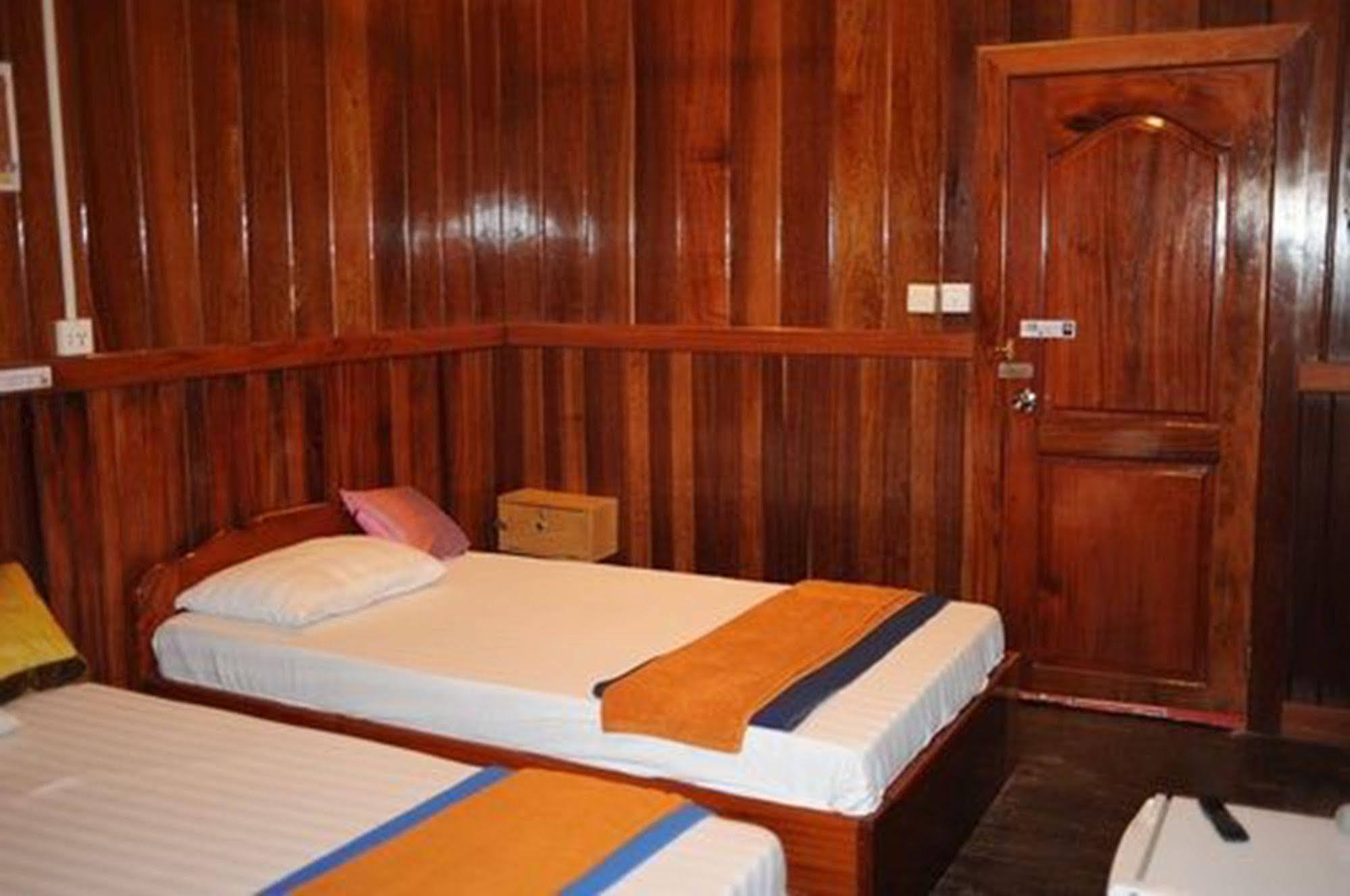 The City Premium Guesthouse Siem Reap Extérieur photo
